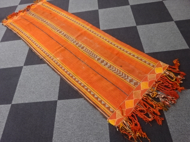 ANTIQUE TRIBAL RUG / WOOL